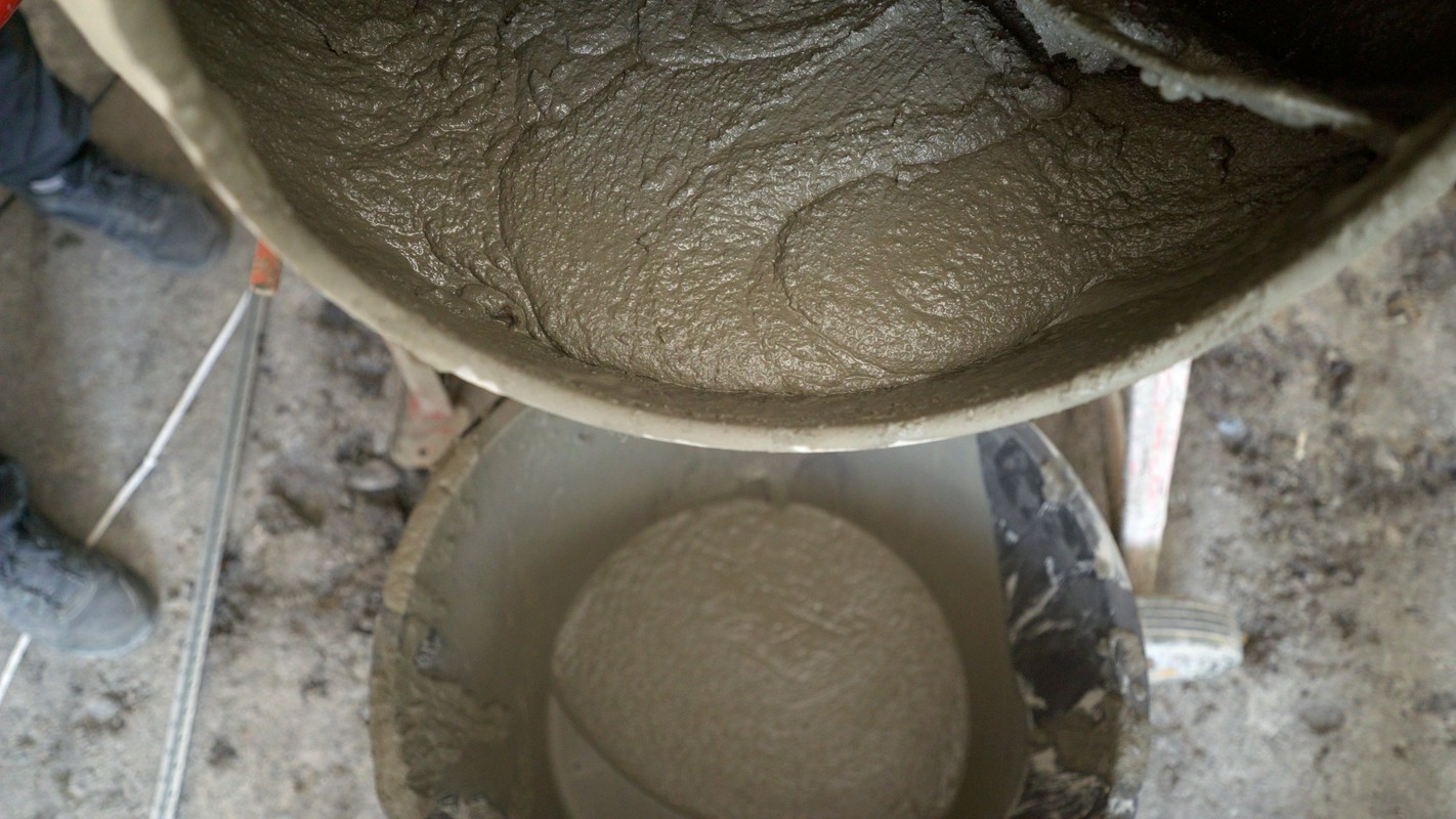 Dobór zapraw klejowych do&nbsp;systemów ociepleń – praktyczny poradnik